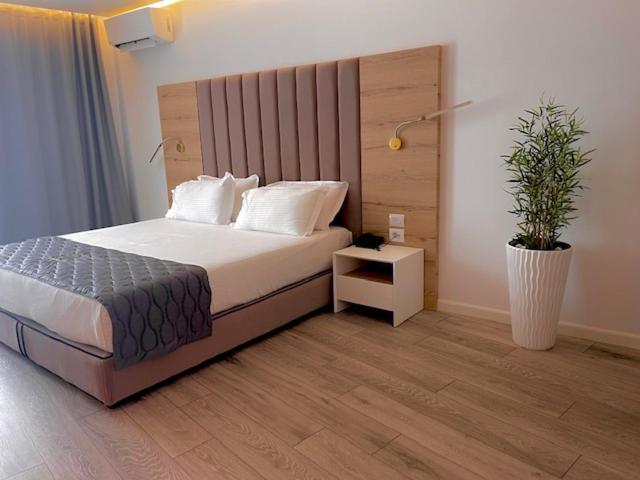 Ebbi Hotel Dhermi Luaran gambar