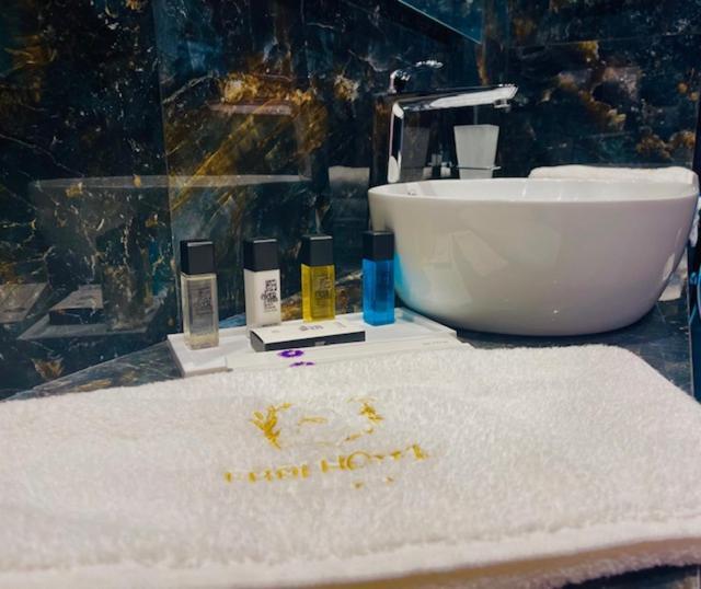 Ebbi Hotel Dhermi Luaran gambar