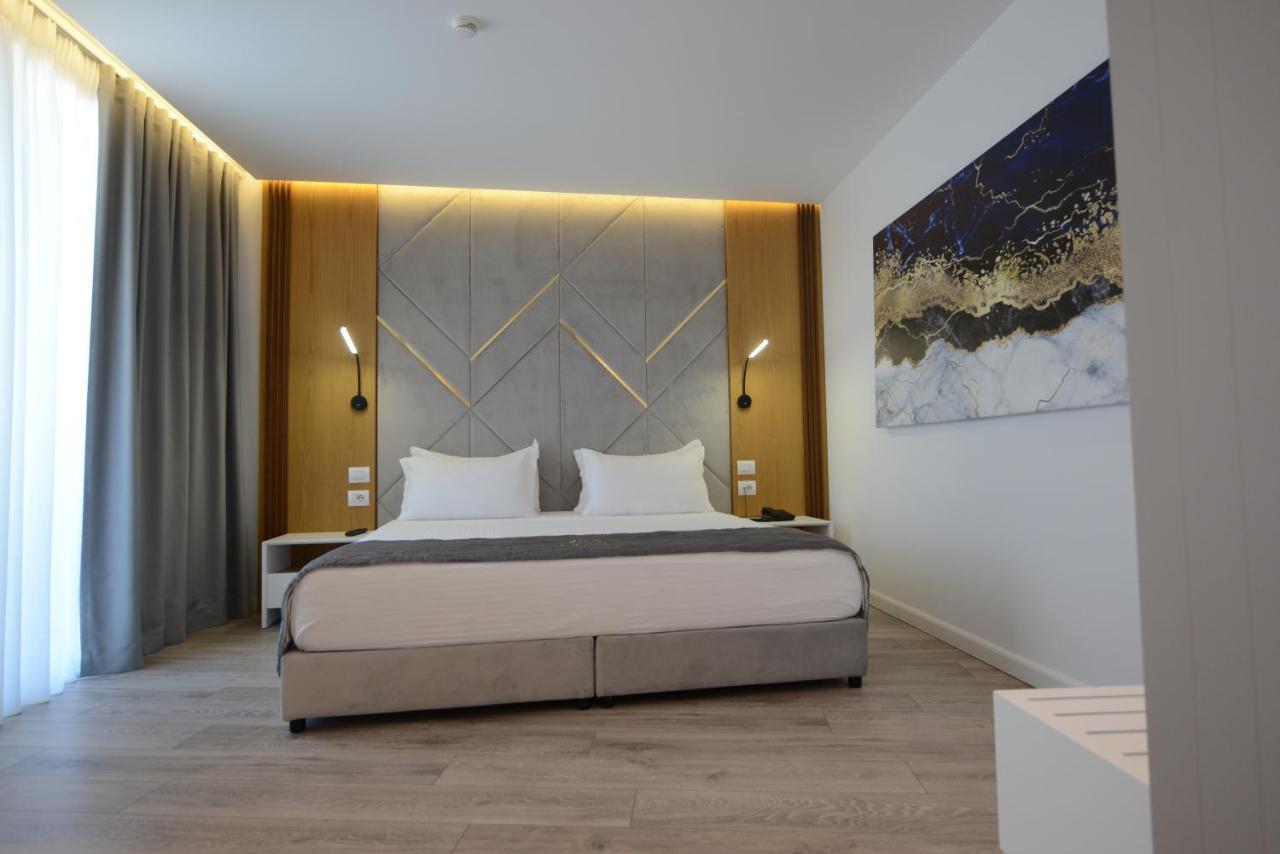 Ebbi Hotel Dhermi Luaran gambar