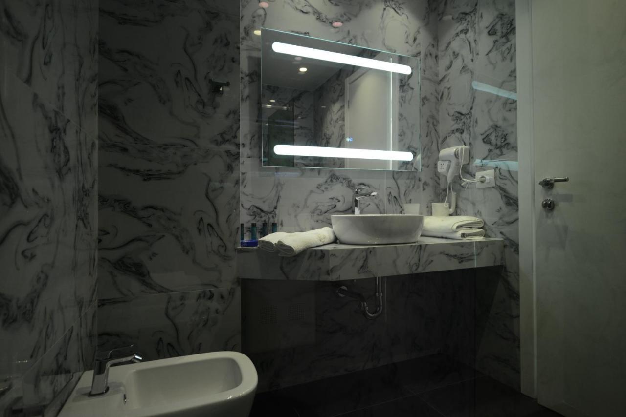 Ebbi Hotel Dhermi Luaran gambar