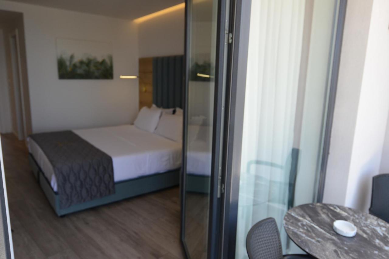 Ebbi Hotel Dhermi Luaran gambar