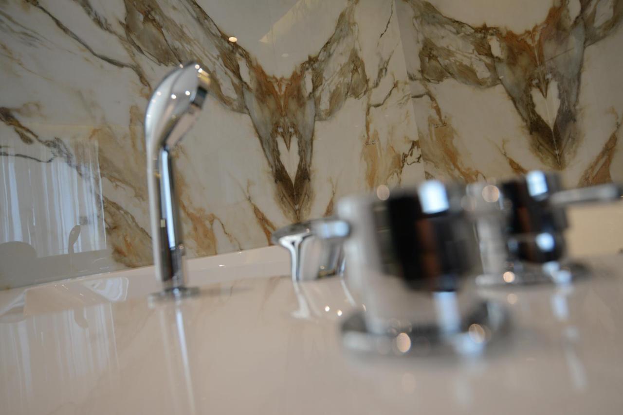Ebbi Hotel Dhermi Luaran gambar