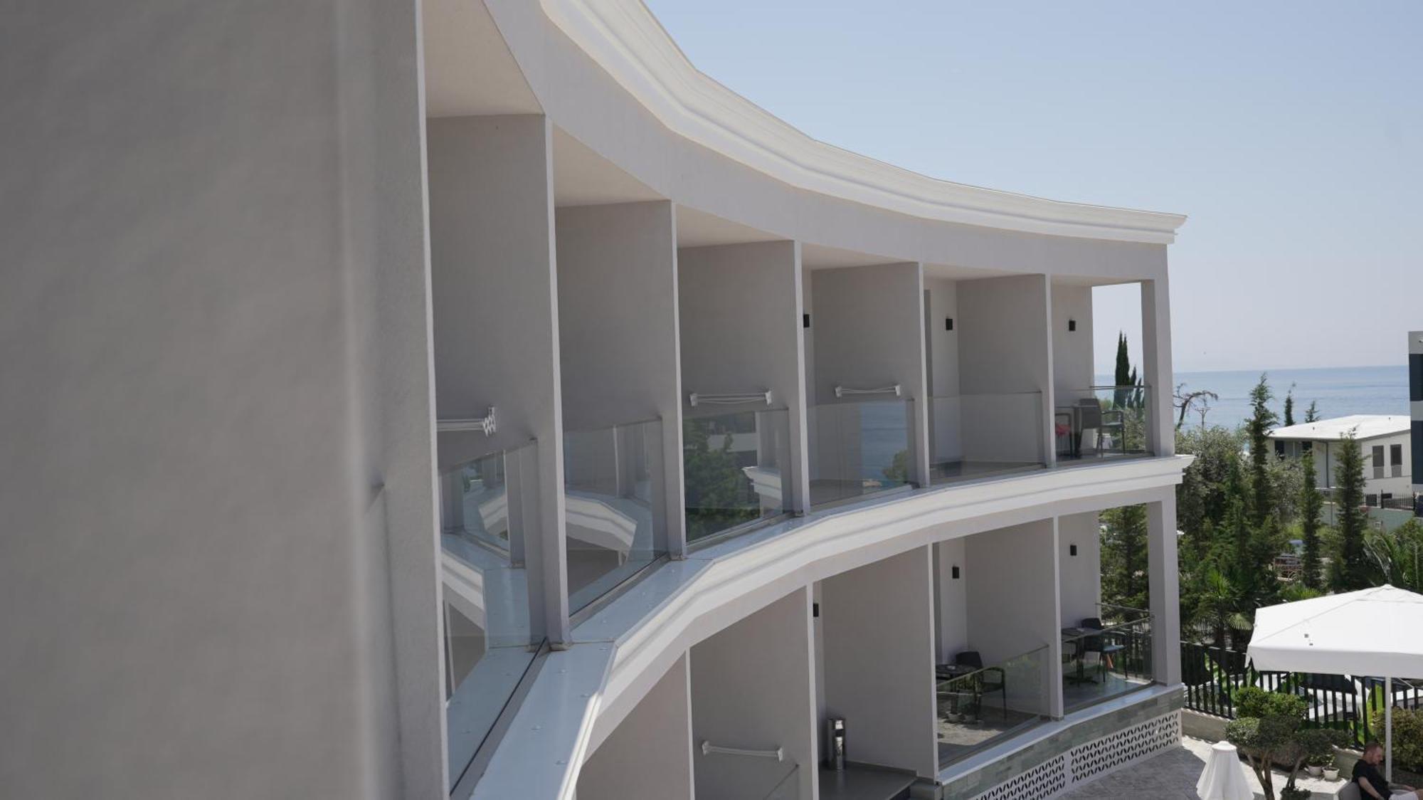 Ebbi Hotel Dhermi Luaran gambar