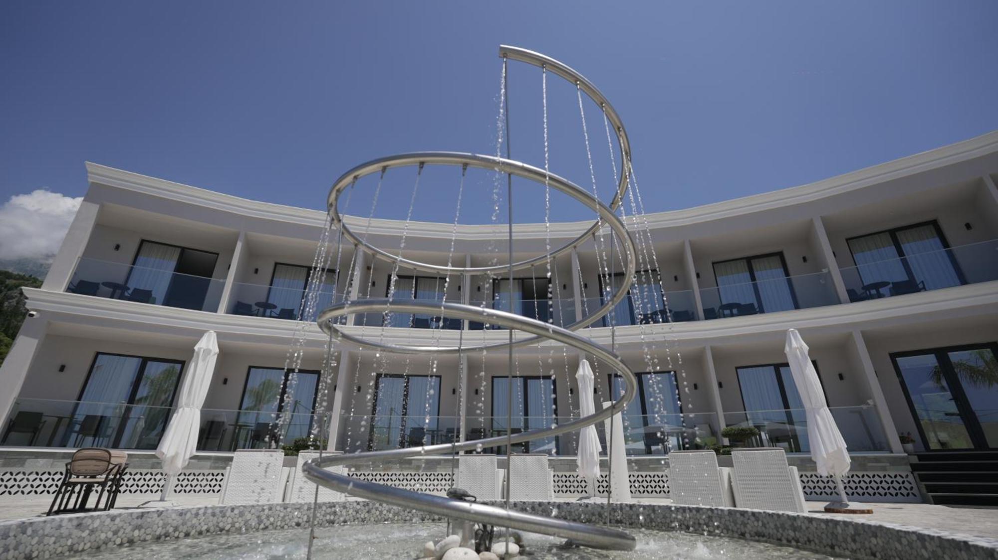 Ebbi Hotel Dhermi Luaran gambar